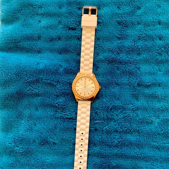 Claire’s white crystal watch - Picture 1 of 2